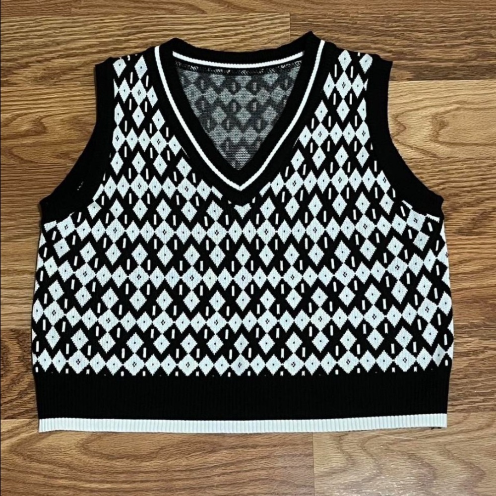 Aryle Cropped Sweater Vest